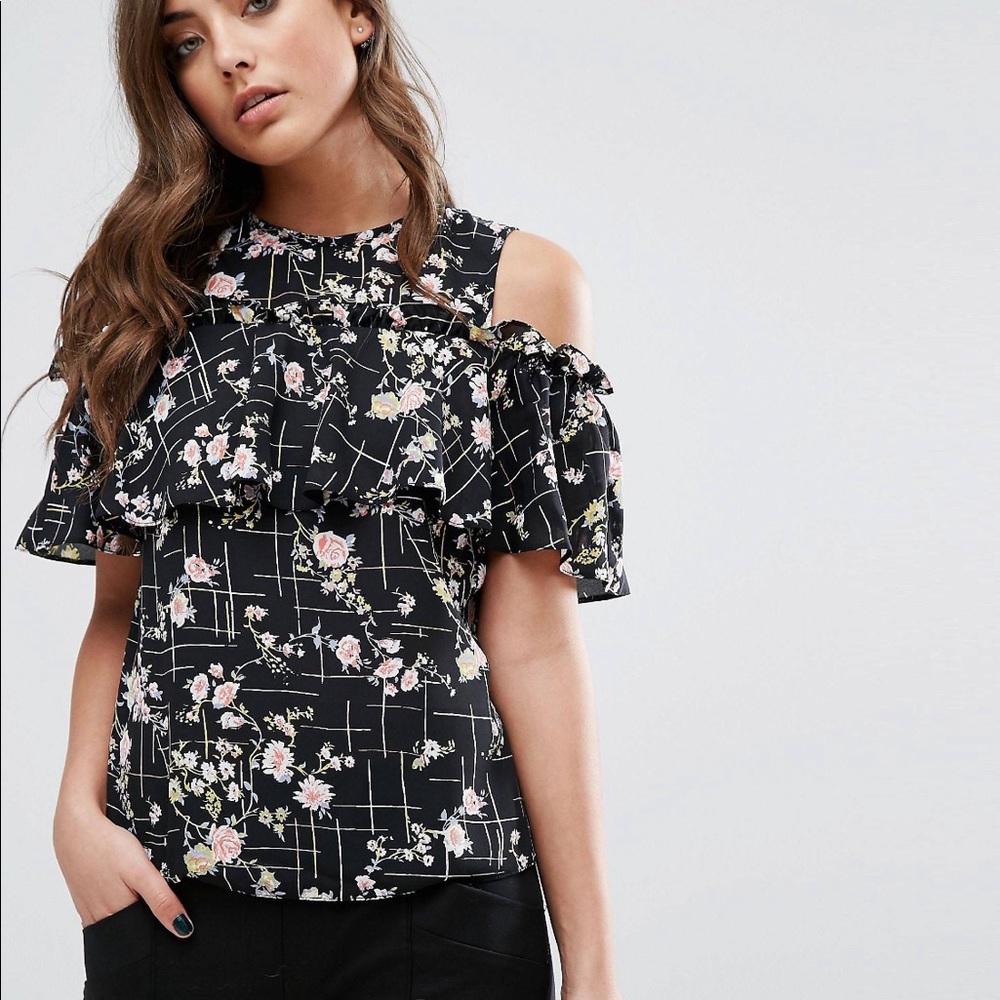 Floral shoulder cut-out blouse